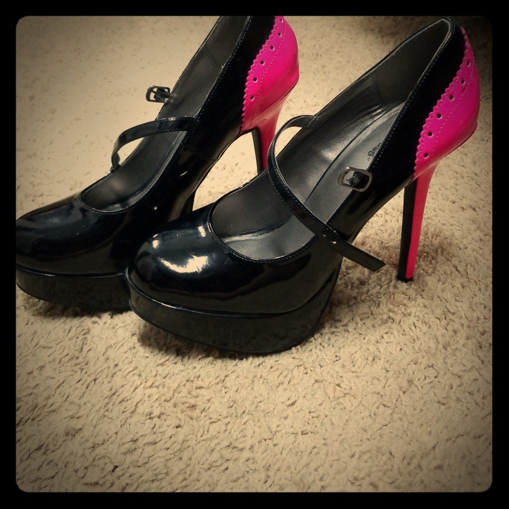 Gorgeous two toned baby doll style heels...